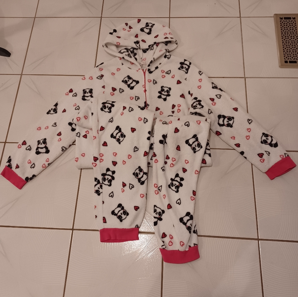 4/$60 White Fluffy Panda Onesie - Size 1X